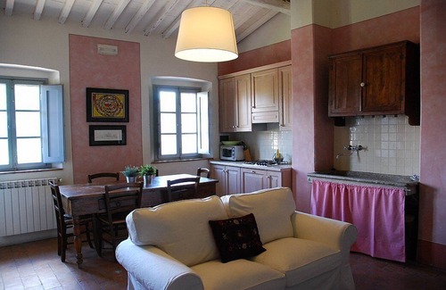 Castelfiorentino House | Casa Cassiodoro L: A graceful apartment surrounded by the greenery, with Free WI-FI.