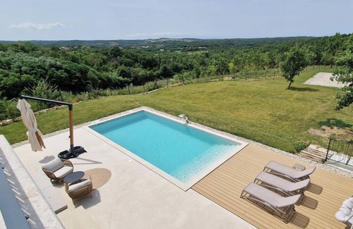 Novaki Motovunski Villa | Casa CHA a villa immersed in nature and privacy with open views of Istrian hills