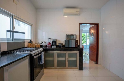 Zona Hotelera House | Casa Coco - 4BR Villa, Private Pool in Hotel Zone