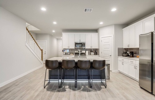 Travis County House | Casa Comano – 5BR Comfort & Media Lounges | EV+