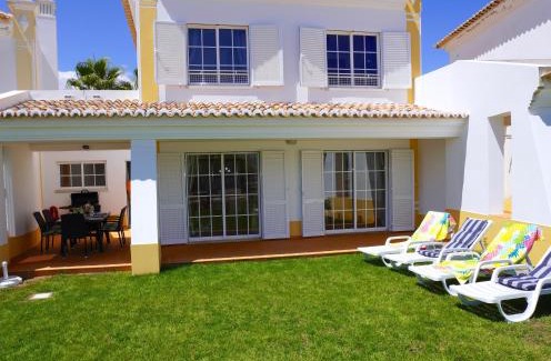 Castelo House | CASA CORAL