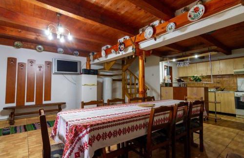 Vartop House | Casa Cornel