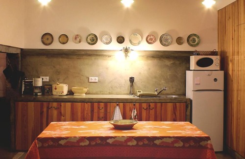 Furnas House | Casa das 2 Marias is a traditional Azorean house located in the center of Furnas