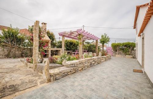 Sao Joao das Lampas House | Casa das bonecas