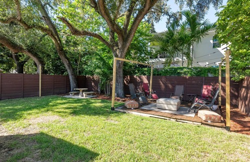 Southwest Coconut Grove House | Casa de Coco - 2 BDR/1BTH CLOSE TO BRICKELL, WYNWOOD, & SOUTH BEACH