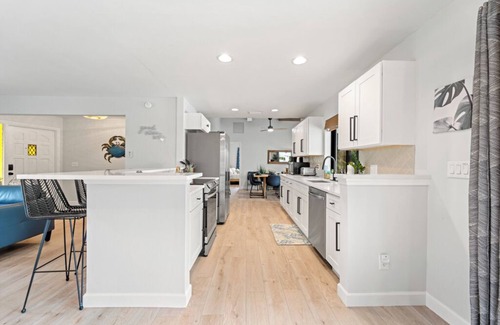 Cape Coral House | Casa de Crab: Gulf Access Waterfront 4 Bedroom and 3 Bathroom Home Heated Pool
