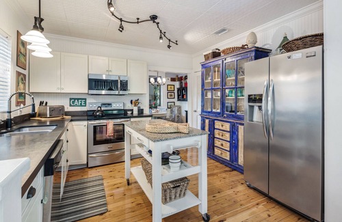 Old Town House | Casa De Cuba A Beach House - Cuban Flair Steps From Duval