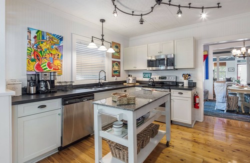 Old Town House | Casa De Cuba A Beach House - Cuban Flair Steps From Duval