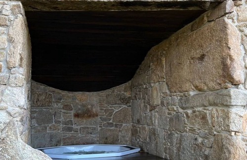 Santiago de Compostela Historic Centre Villa | Casa de Afora - Casa Privada con Piscina y Jacuzzi / spa