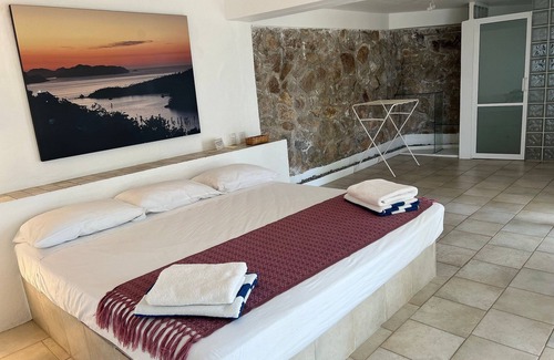 Las Playas Hotel | Casa de la Tierra in Acapulco con A/C