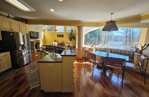 Sharpsburg House | Casa De Lago - Spanish inspired lakeside retreat w/private pool - 5bd/3.5