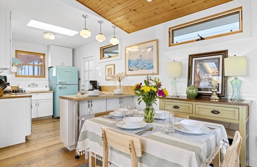 Village of La Jolla House | Casa de las Olas | Cozy 1BR La Jolla Getaway