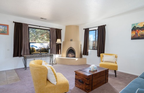 Santa Fe House | Casa de Loco Lobo | Pet Friendly, Fenced Yard
