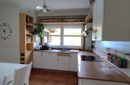 Gondomar House | CASA DE LOIS: a step away from Vigo, Baiona and Playa América.