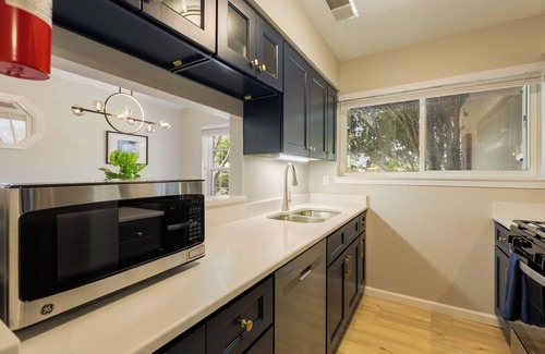 Albuquerque House | Casa De Los Globos/Luxury 2 Bedroom Home Walking Distance to Balloon Fiesta Park