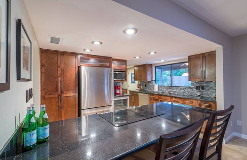 Raskin Estates House | Casa De Palms - Entertainers delight w/pool, spa, putting green, pool table!