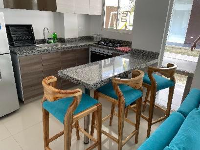 Covenas House | Casa de Playa frente al mar.