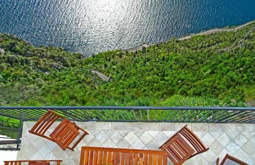 Pieve House | Casa De Pol Exclusive Lake View by Gardadomusmea