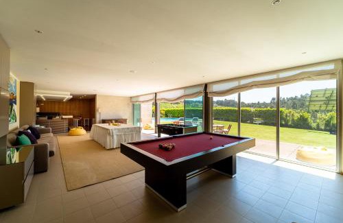Sao Martinho de Silvares House | Casa de Silvares Fafe - Moradia Premium com piscina by House and People