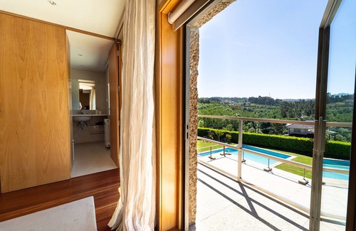 Sao Martinho de Silvares House | Casa de Silvares Fafe - Moradia Premium com piscina by House and People