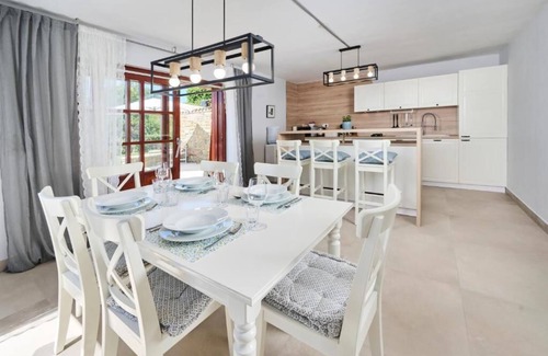 Sveti Bartol House | Casa del Conte - Spacious Autochthonous Villa