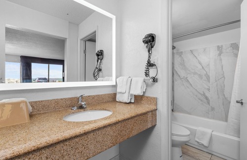 Willoughby Spit Hotel | Casa Del Mar