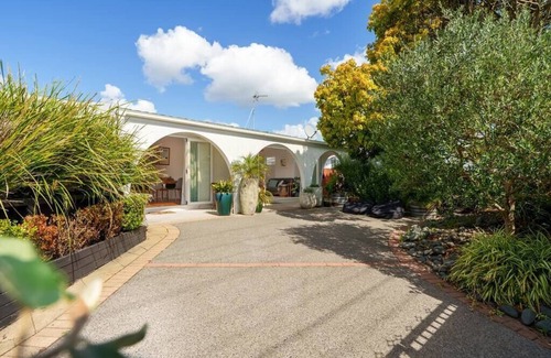 Mount Maunganui House | Casa Del Sol on Golf RD