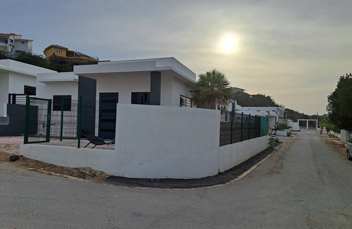 Marie Pampoen House | Casa di Mambo - Nieuw Modern Ruim Huis op Loopafstand van Mambo Beach!