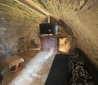 Maria Saal House | Casa Di Pietra