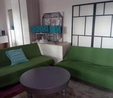 Civita Castellana Apartment | Casa di Zoe apartment - Punto di sosta x bikes auto e moto a 20 minuti dall'autostrada - parcheggio privato - giardino con barbecue -