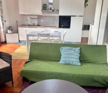 Civita Castellana Apartment | Casa di Zoe apartment - Punto di sosta x bikes auto e moto a 20 minuti dall'autostrada - parcheggio privato - giardino con barbecue -