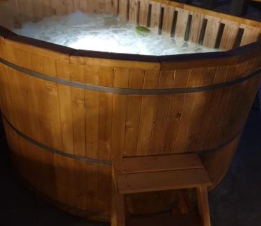 Nojorid Villa | Casa din Vie, Piscină Încălzită, întreaga locație la 15min de centrul orașului Oradea
