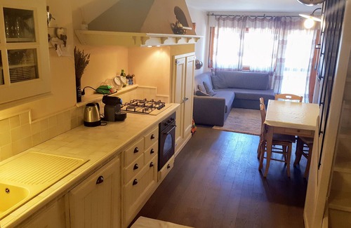 Prato Nevoso Apartment | CASA DOLCE CASA large mountain-style apartment ski-in ski-out, pool, parking