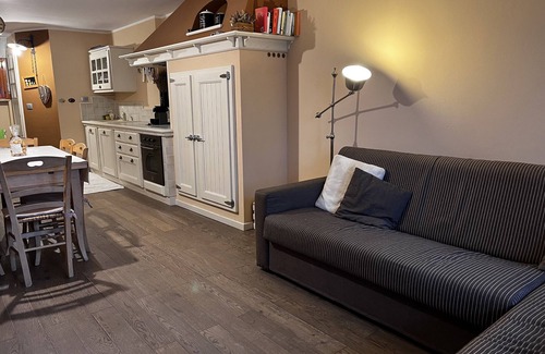 Prato Nevoso Apartment | CASA DOLCE CASA large mountain-style apartment ski-in ski-out, pool, parking