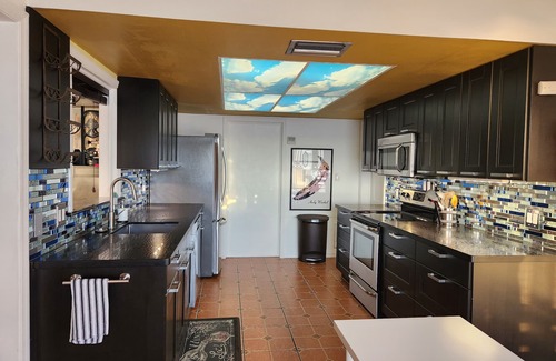 St. Petersburg - Clearwater House | Casa Dolphina: Private Tropical Waterfront Paradise with Sunsets & Beach Views.