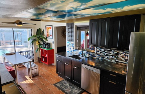 St. Petersburg - Clearwater House | Casa Dolphina: Private Tropical Waterfront Paradise with Sunsets & Beach Views.