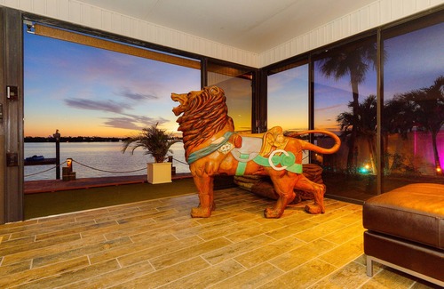 St. Petersburg - Clearwater House | Casa Dolphina: Private Tropical Waterfront Paradise with Sunsets & Beach Views.
