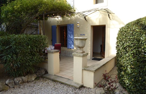 Rognonas Cottage | "Casa Dora" - sleeps 4, 2bed 2bath self catering Apartment heart of Provence