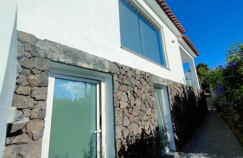Prainha House | Casa dos Castanheiros - The White Cottage