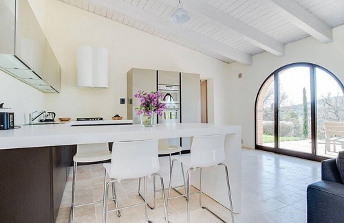 Trequanda House | Casa Dracena F: A welcoming apartment situated in the heart of the Tuscan countryside, with Free WI-FI.