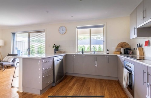 Port Willunga House | Casa Elder - Great for families and friends - 12 minutes walk to the beach.nn