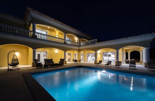 Lagos Villa | Casa Ferrel
