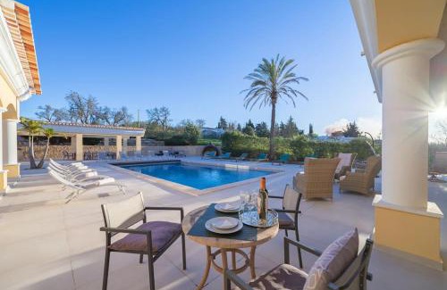 Lagos Villa | Casa Ferrel