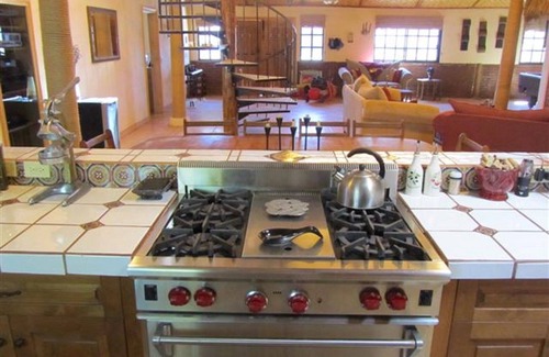 Zaragoza House | Casa Fiesta sleeps 12-walk to town, 3 min walk to beach. Pool