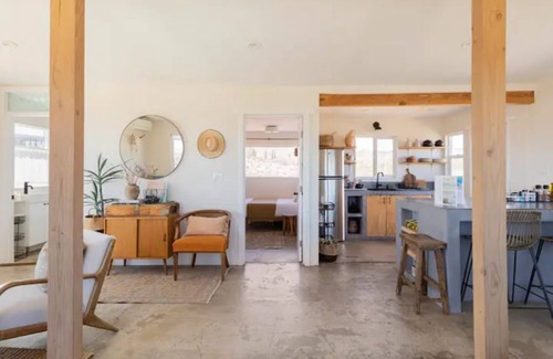 Yucca Valley Cabin | Casa Flamingo | Cozy Cabin with Views | 5 Acres