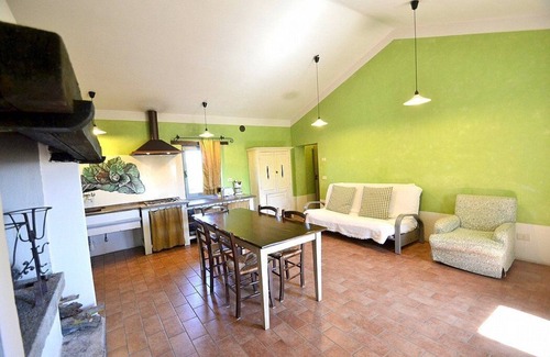 Castiglione del Lago House | Casa Flora E: A characteristic and welcoming apartment that is part of a villa surrounded by the greenery, with Free WI-FI.