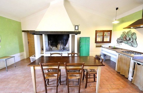 Castiglione del Lago House | Casa Flora E: A characteristic and welcoming apartment that is part of a villa surrounded by the greenery, with Free WI-FI.