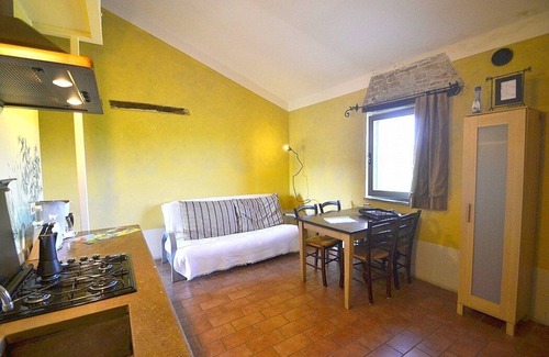 Castiglione del Lago House | Casa Flora G: A characteristic and welcoming apartment that is part of a villa surrounded by the greenery, with Free WI-FI.