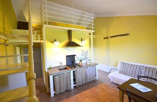 Castiglione del Lago House | Casa Flora G: A characteristic and welcoming apartment that is part of a villa surrounded by the greenery, with Free WI-FI.