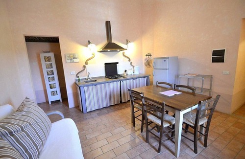 Castiglione del Lago House | Casa Flora L: A characteristic and welcoming apartment that is part of a villa surrounded by the greenery, with Free WI-FI.